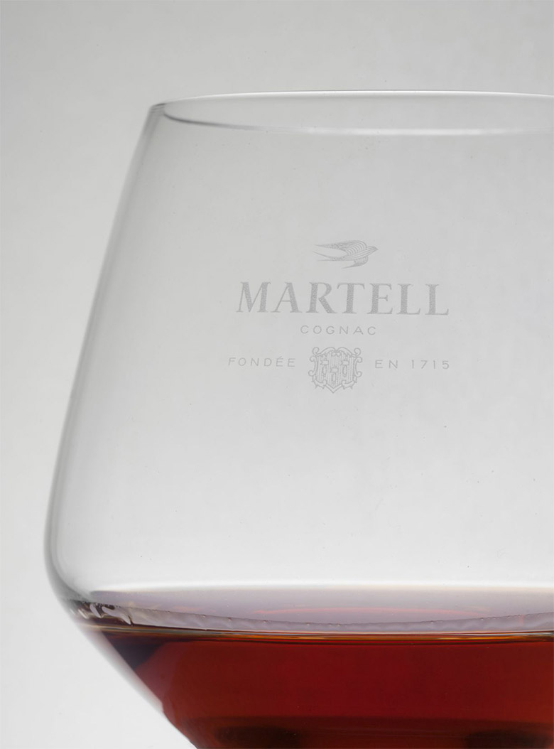 有着300多年历史的马爹利 （Martell）换了LOGO和新包装